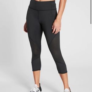 NWOT Athleta Contender Mesh Capri